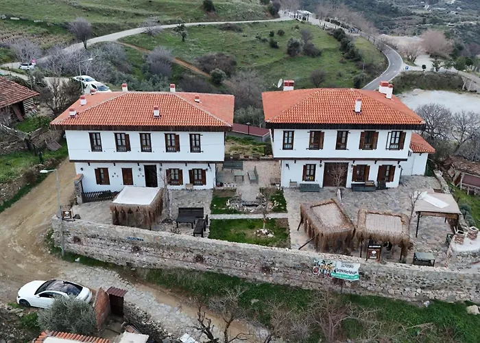 Ikiz Konaklar